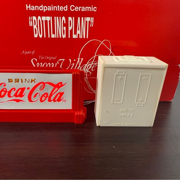 Department 56 Coca-Cola"Bottling Plant" The Original Snow Village W/ Box & Light - Picture 12 of 17